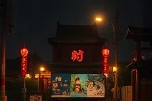 《夜航少年》舷窗外连成线的跑道灯