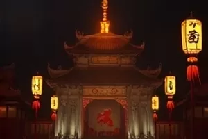 《第九个春天》山村教室黑板上的粉笔课程表